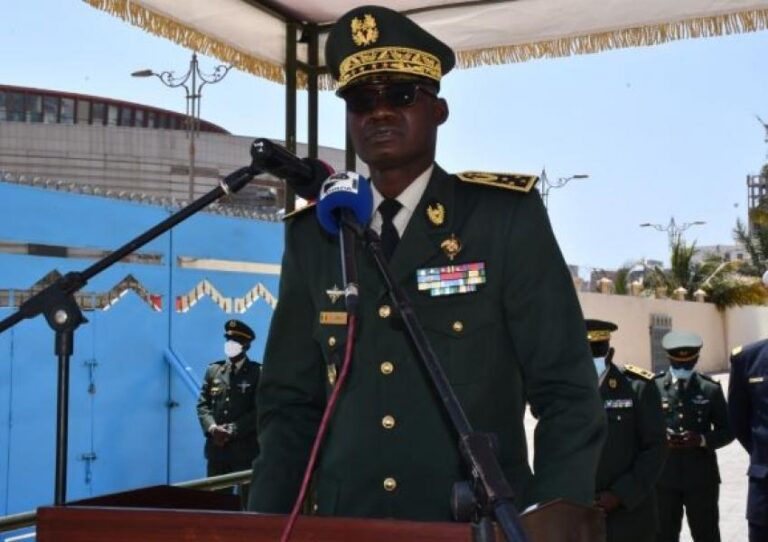 Lire la suite à propos de l’article Cérémonie d’au revoir aux Armées du Général Cheikh Wade