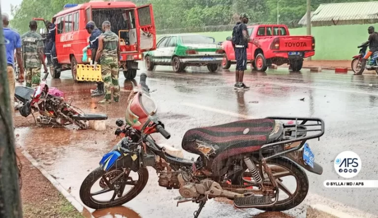 Lire la suite à propos de l’article Kédougou : un conducteur de moto tué et un militaire gravement blessé dans un accident